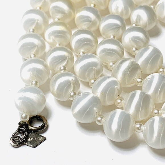 Vtg Sarah Coventry Necklace 36" White Satan Bead Cat's Eye Single Strand Signed - Picture 8 of 9